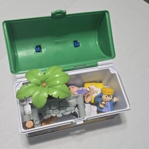 Fisher Price Little People Christmas Nativity Carrying Case & Figures BONUS book